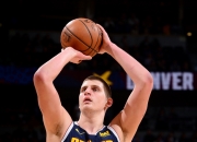 开云平台-关于掘金轻取勇士，萨姆·米切尔高光表现的信息