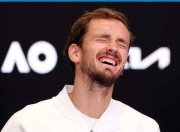 开云官方app入口-包含蒙特卡洛大师赛翻盘澳网，梅德韦杰夫高光表现的词条