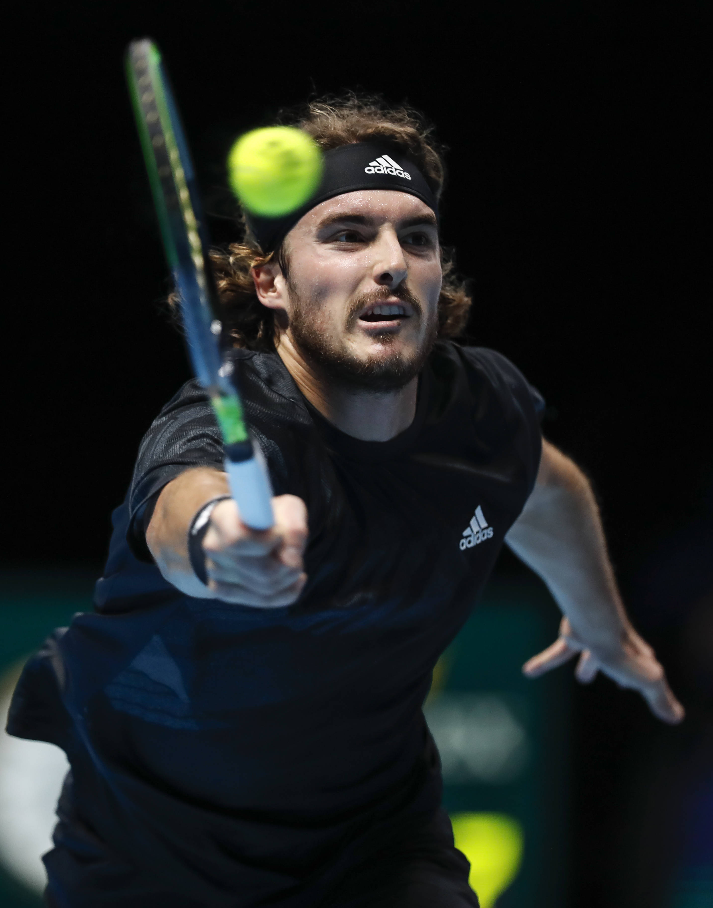 世界网球队横扫西班牙网球队，西西帕斯送出助攻的简单介绍