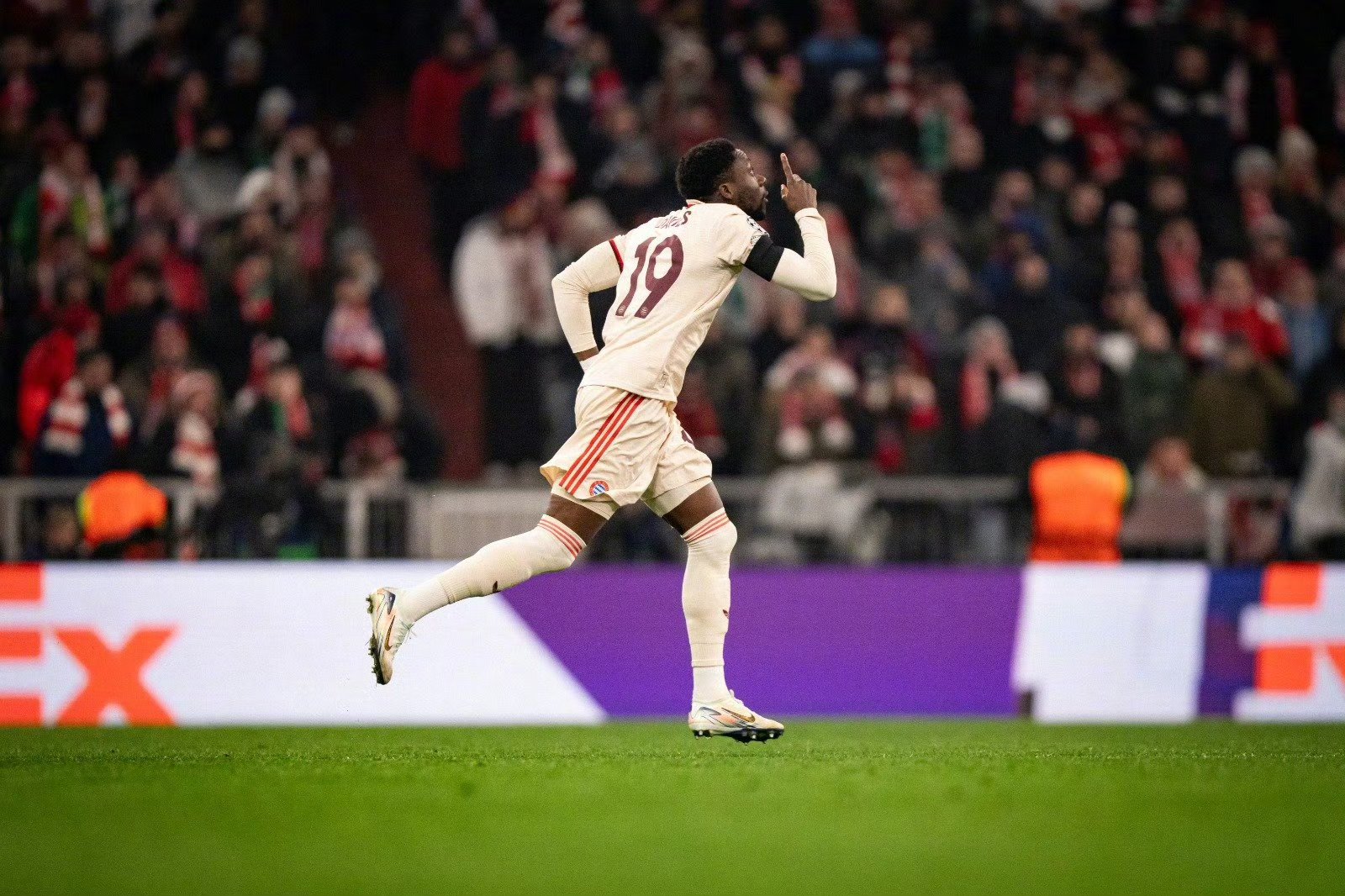 塞维利亚翻盘拜仁，恩昆库惊艳世界的简单介绍