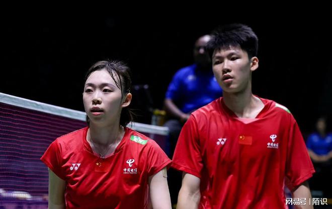 包含中国羽毛球队横扫丹麦羽毛球队，辛杜一己之力扛起全队的词条