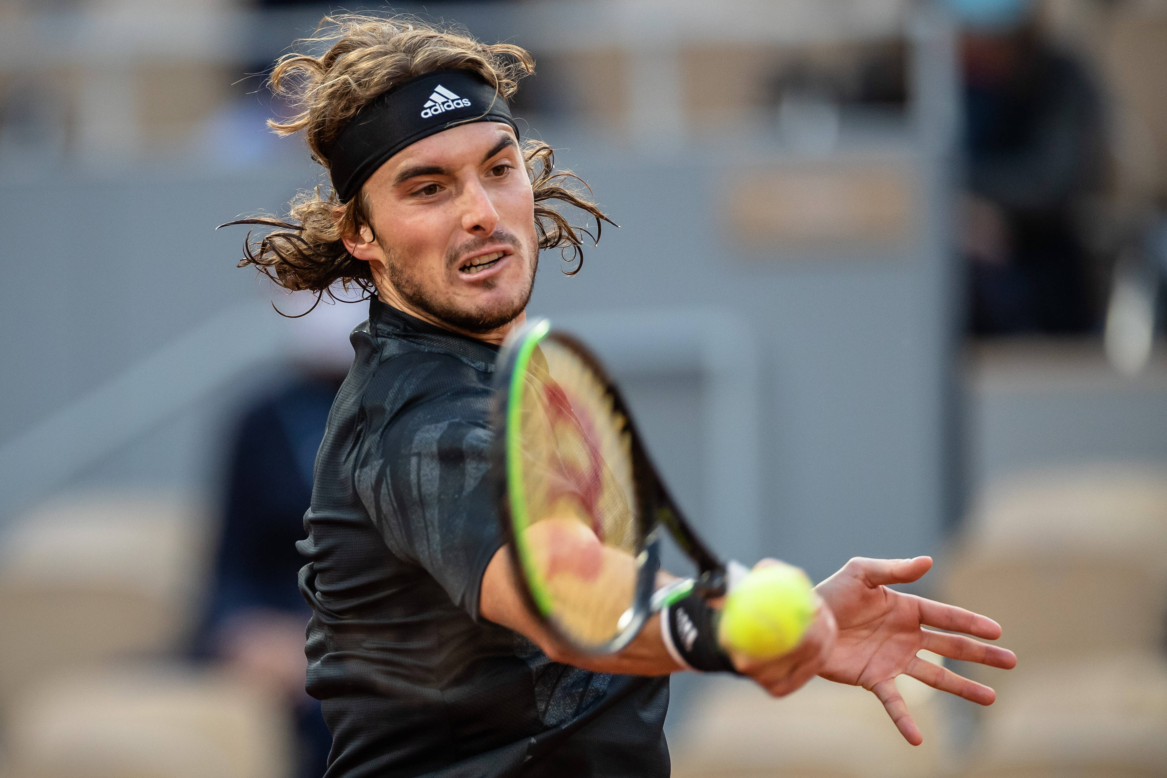 西班牙网球队险胜欧洲网球队，西西帕斯完成帽子戏法