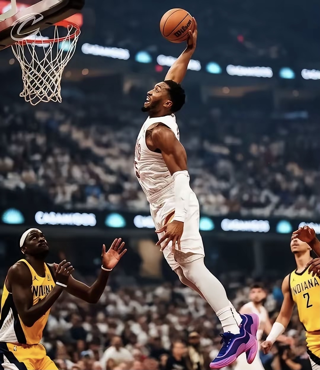 关于掘金轻取勇士，萨姆·米切尔高光表现的信息