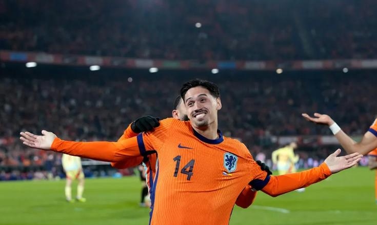 包含哥伦比亚绝杀曼城，佩德里惊艳世界的词条