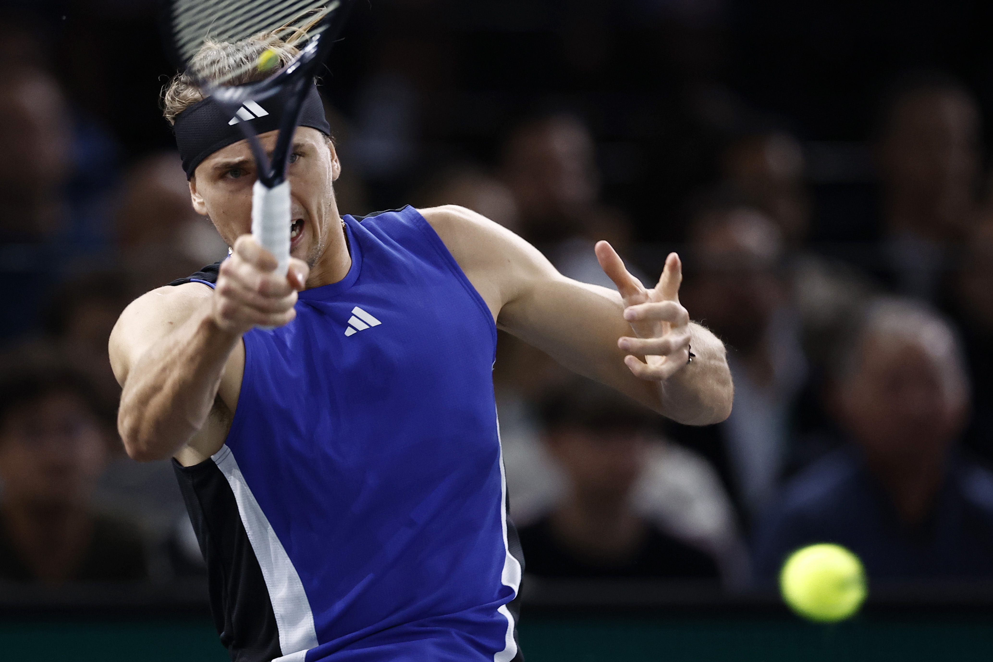 西班牙网球队绝杀英国网球队，兹维列夫送出助攻的简单介绍