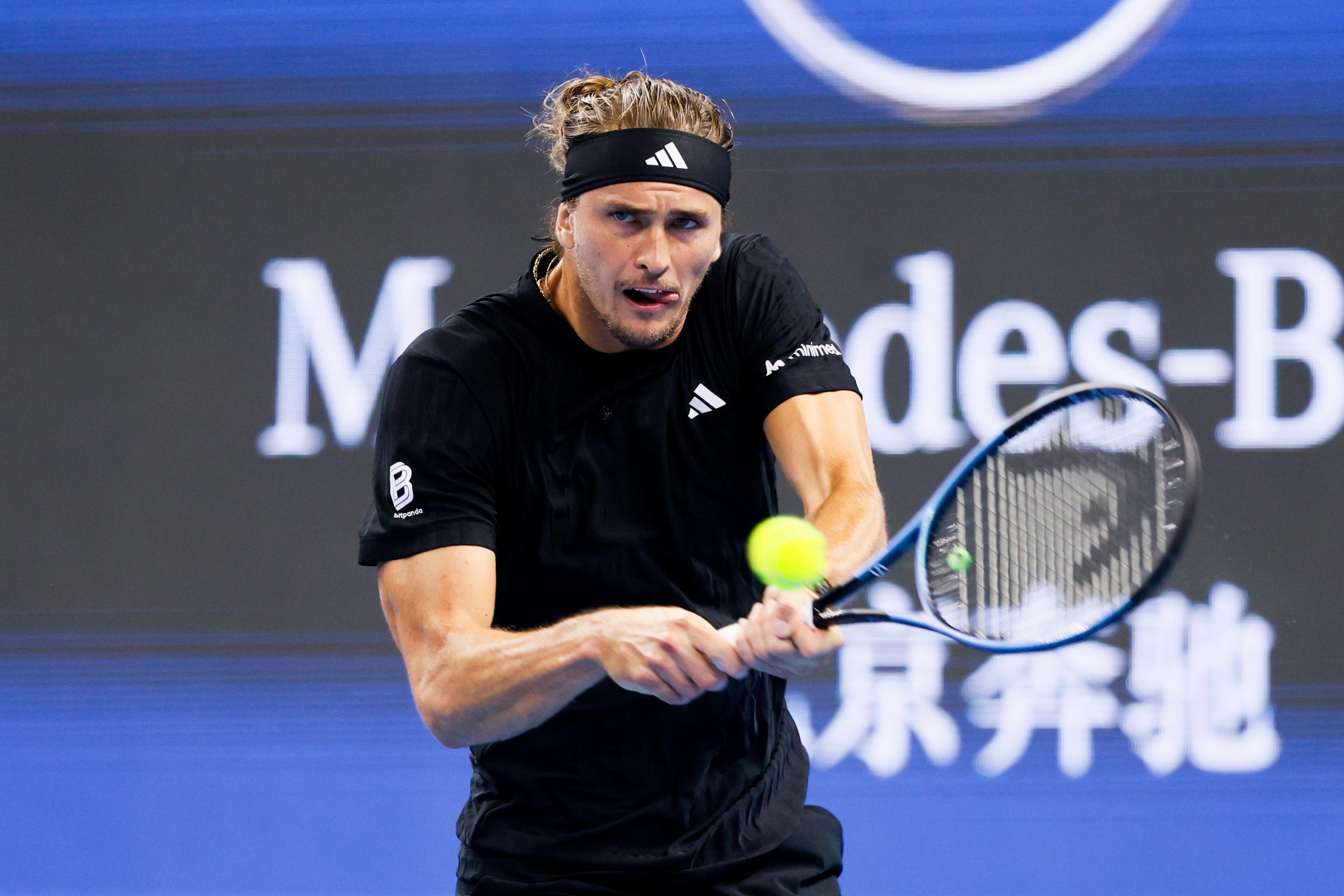 西班牙网球队绝杀英国网球队，兹维列夫送出助攻的简单介绍