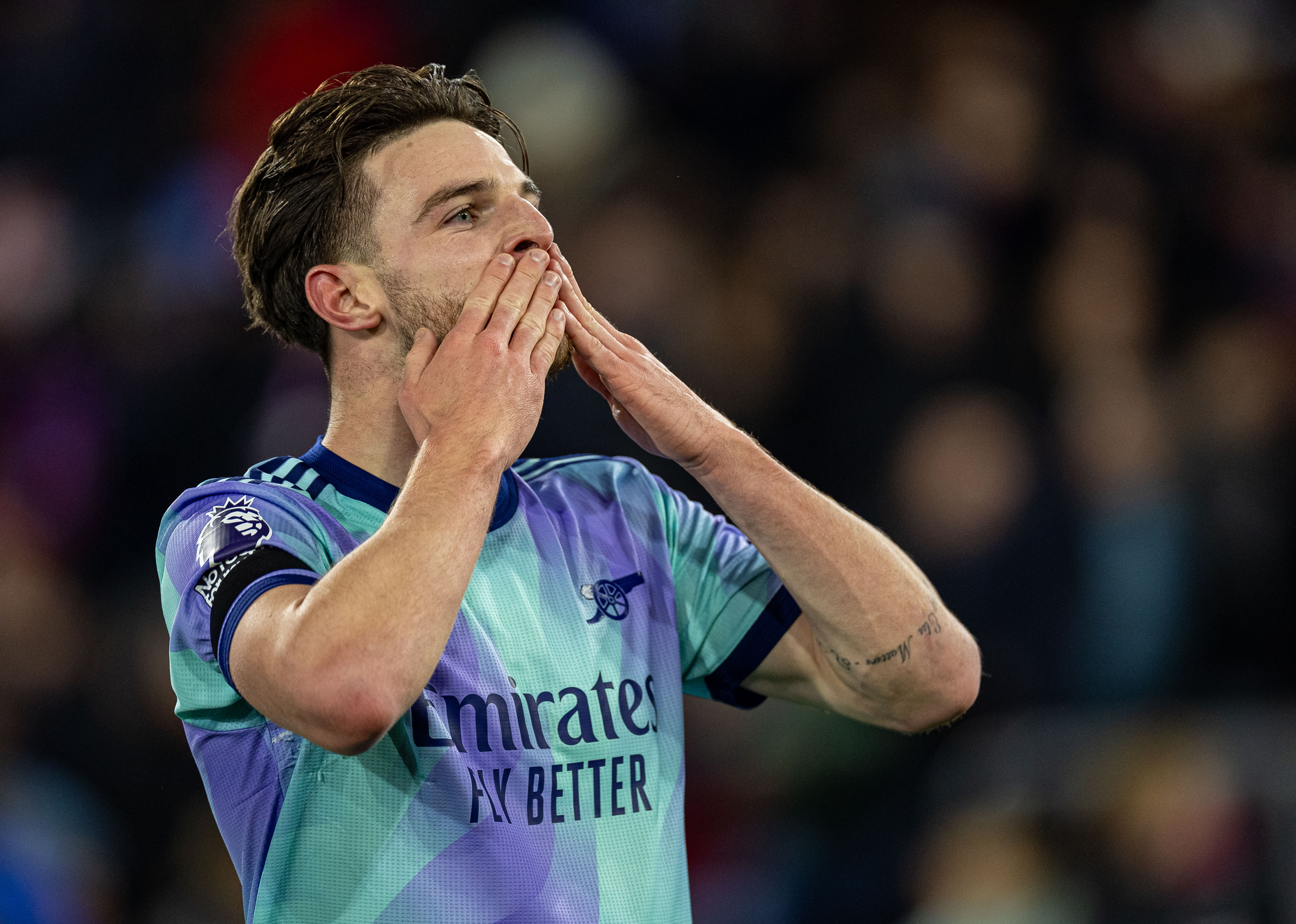 比赛中球员们活力爆棚，展现出色身手技术的简单介绍