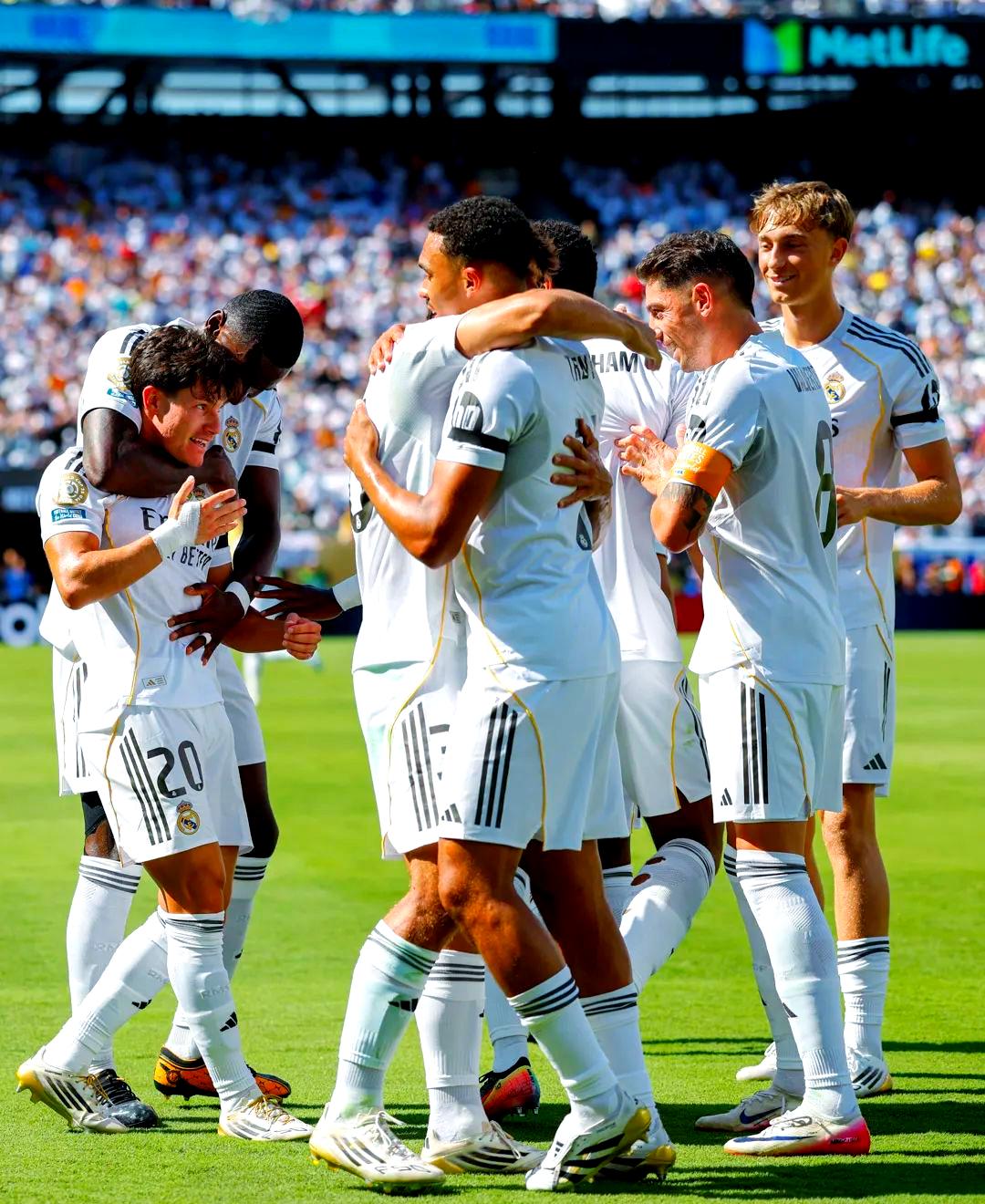 皇马vs巴黎圣日耳曼，人们期待着中场战的精彩的简单介绍