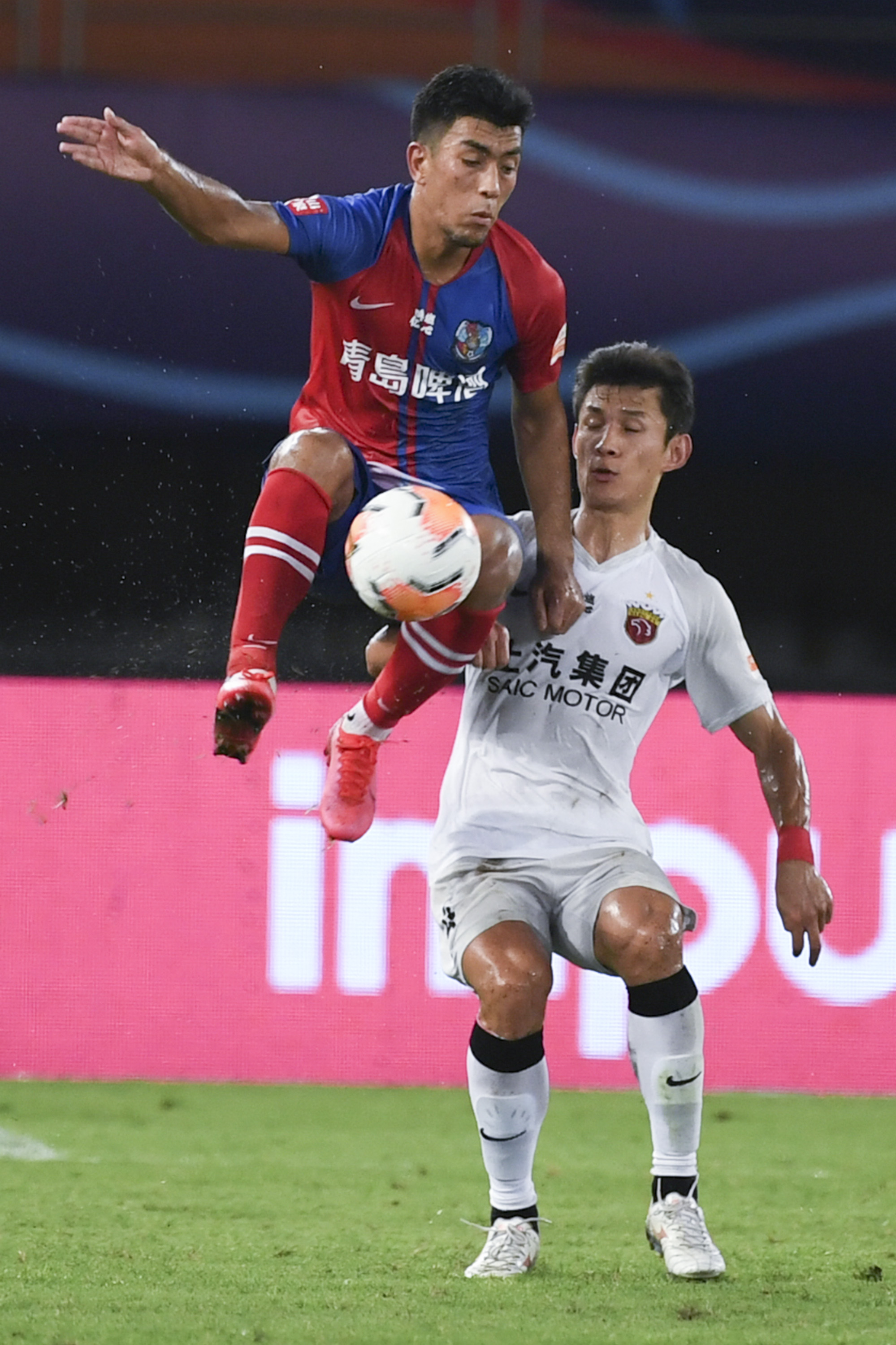 青岛黄海队员大放异彩，赢得比赛