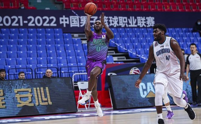 青海男篮勇夺胜利，打破僵局