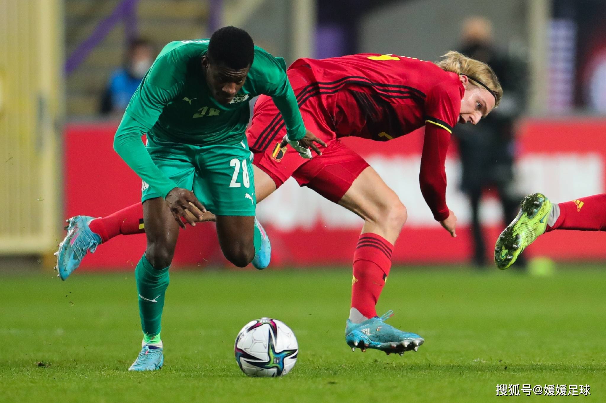 包含欧预赛比赛：比利时进攻犀利，连续得分领先的词条