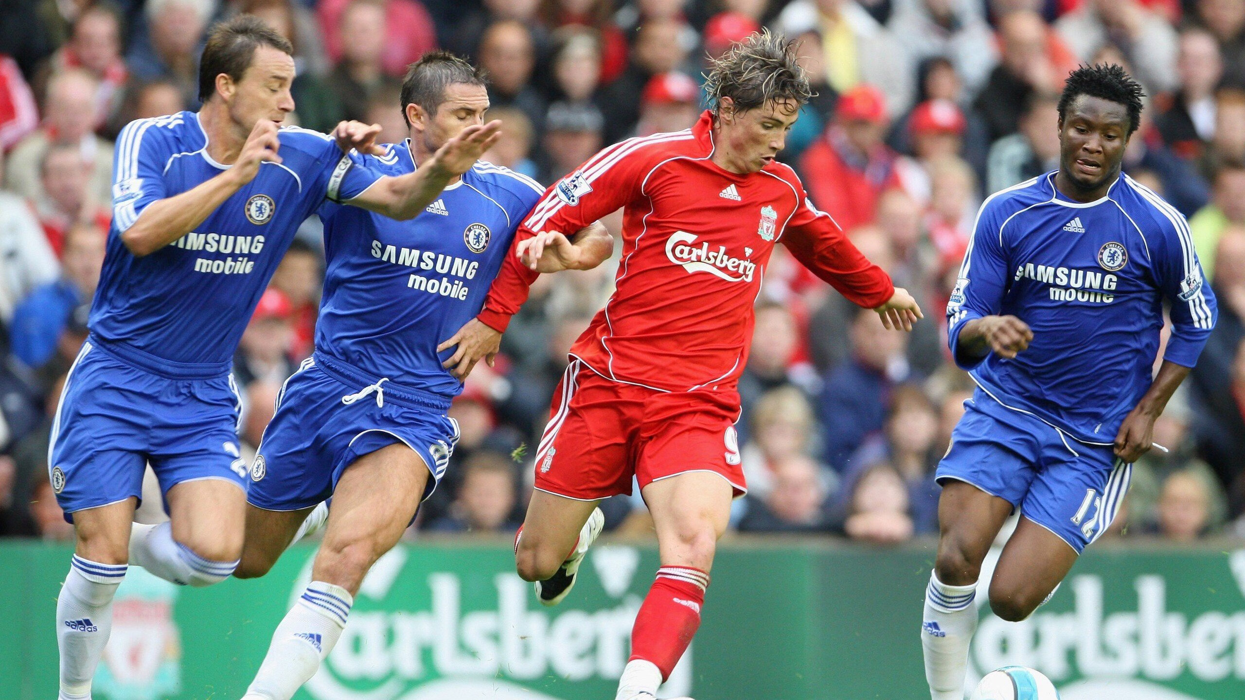 红黑军团碾压高卢雄鸡，萨拉赫领军奏凯—当意法足球的对抗遇上非洲之王的锋芒